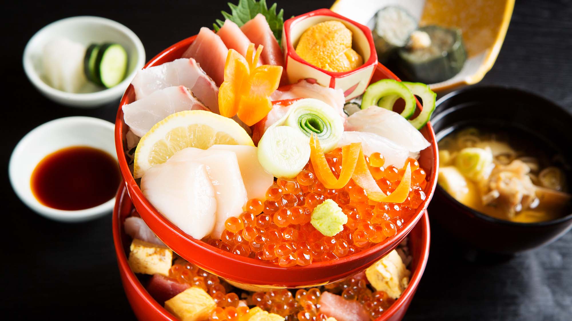 いくらがたっぷりの海鮮丼
